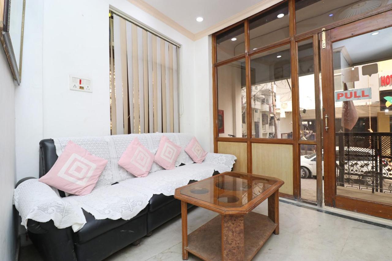 Oyo 8379 Hotel Kamal Лакхнау Екстер'єр фото