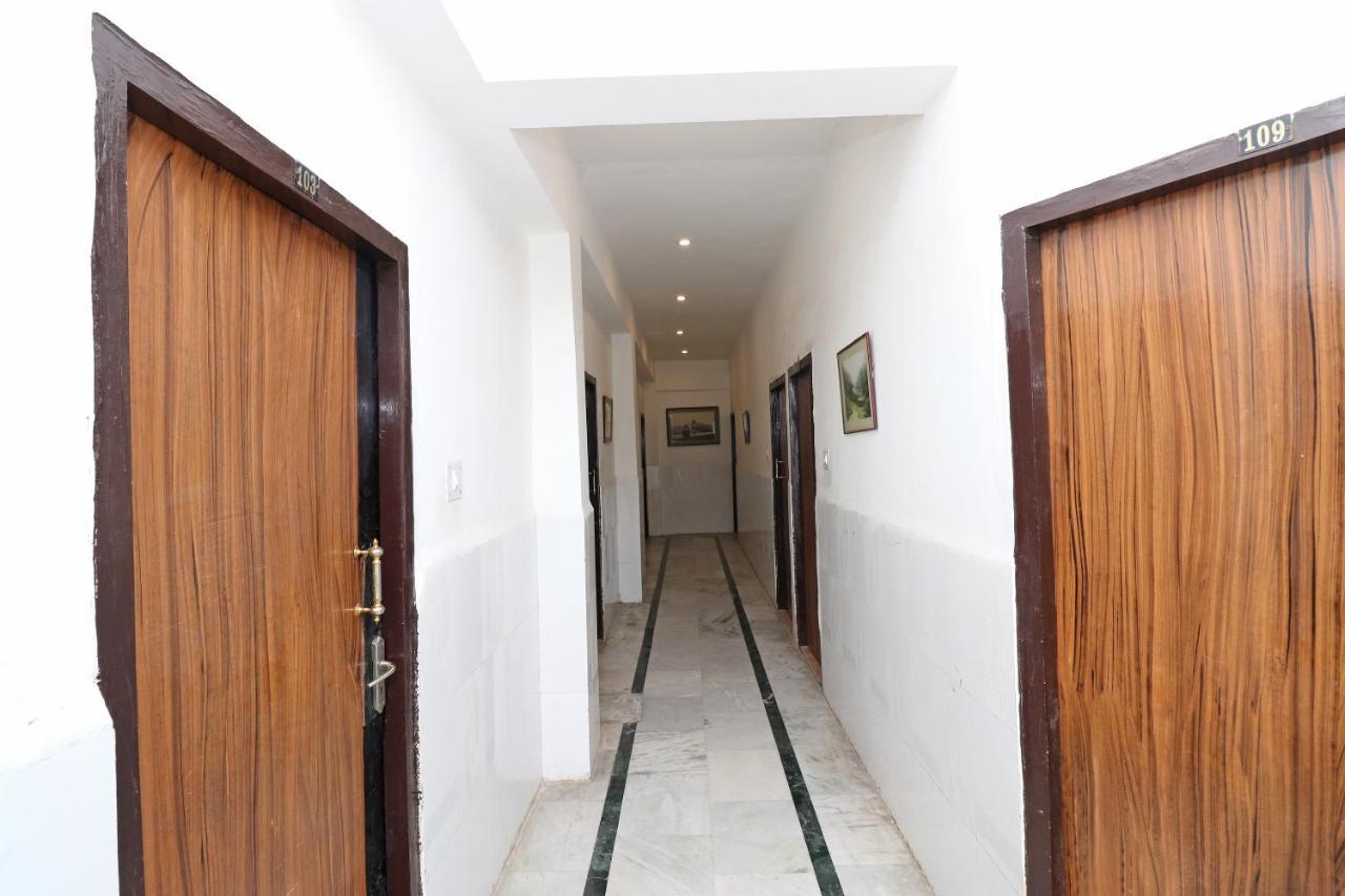 Oyo 8379 Hotel Kamal Лакхнау Екстер'єр фото