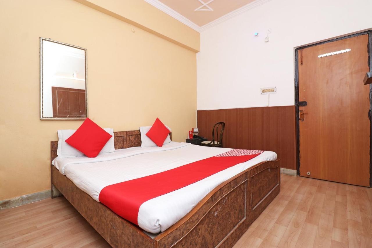 Oyo 8379 Hotel Kamal Лакхнау Екстер'єр фото